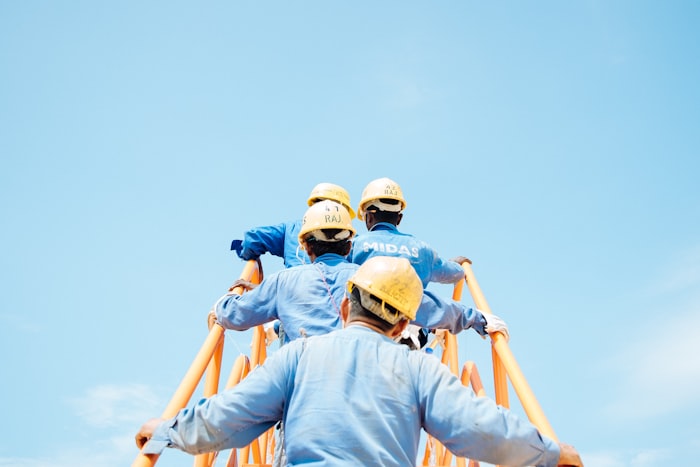 Trabajo en altura — andamios industriales